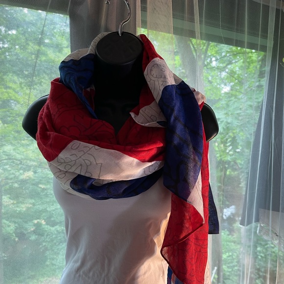 Twiggy- London large scarf. Brand New - Picture 2 of 10